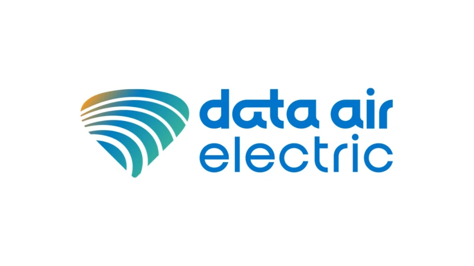 Logotipo nuevo de Data Air Electric: curvas con degradado de cálido a frío y nombre en minúsculas